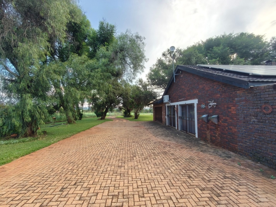 3 Bedroom Property for Sale in Rustenburg Rural North West